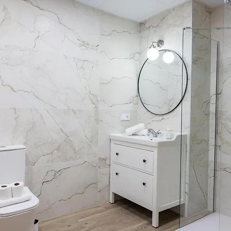 Florit Flats - The Urban Retreat Apartments Ac & Wifi - Near City Centre Daire