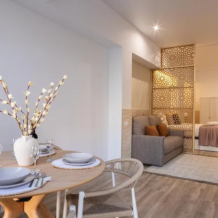 Florit Flats - The Urban Retreat Apartments Ac & Wifi - Near City Centre Daire *