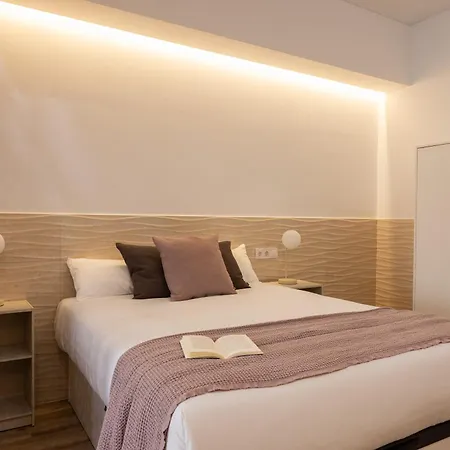 Daire Florit Flats - The Urban Retreat Apartments Ac & Wifi - Near City Centre *
