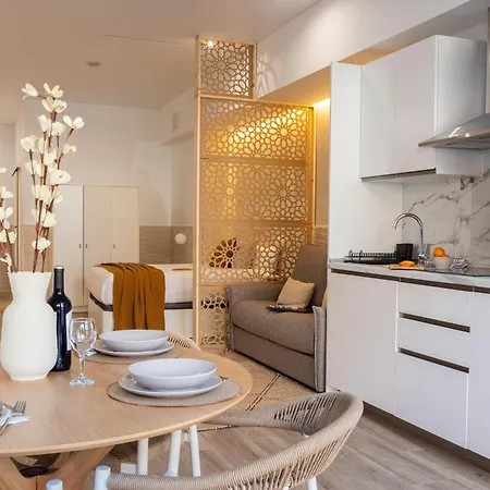 Daire Florit Flats - The Urban Retreat Apartments Ac & Wifi - Near City Centre *