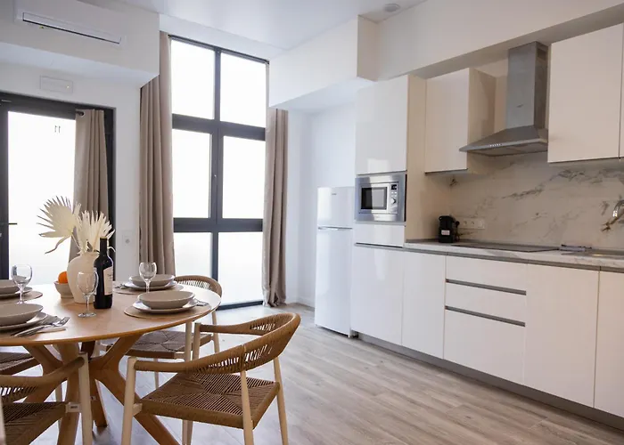 Florit Flats - The Patraix Hood Valence