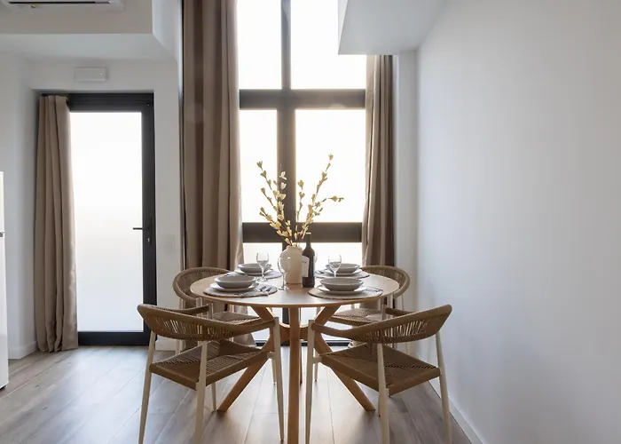 Florit Flats - The Patraix Hood Valence