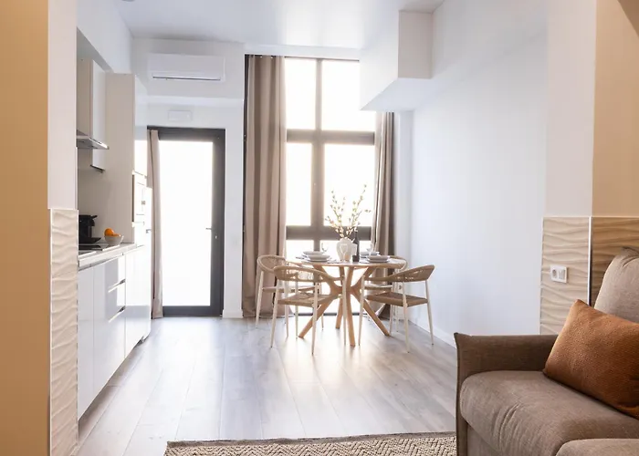 Florit Flats - The Patraix Hood Valence
